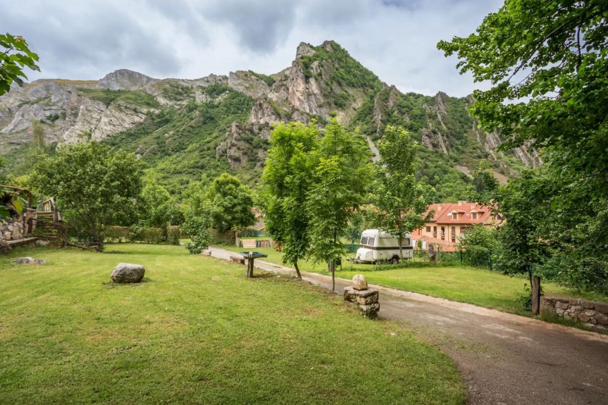 Camping La Pomarada De Somiedo 