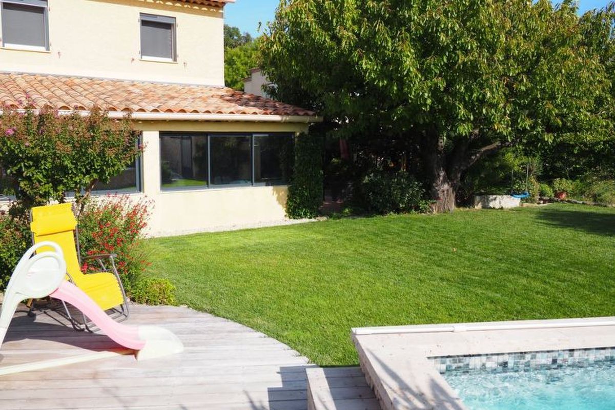 Maison mit Garten und Pool