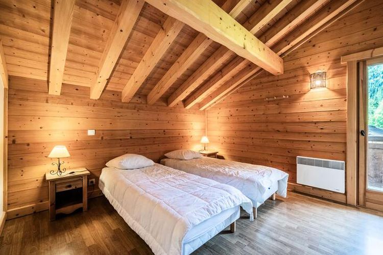 Dalle Cachée: Chalet typique, 4 chambres, secteur l'Erigné