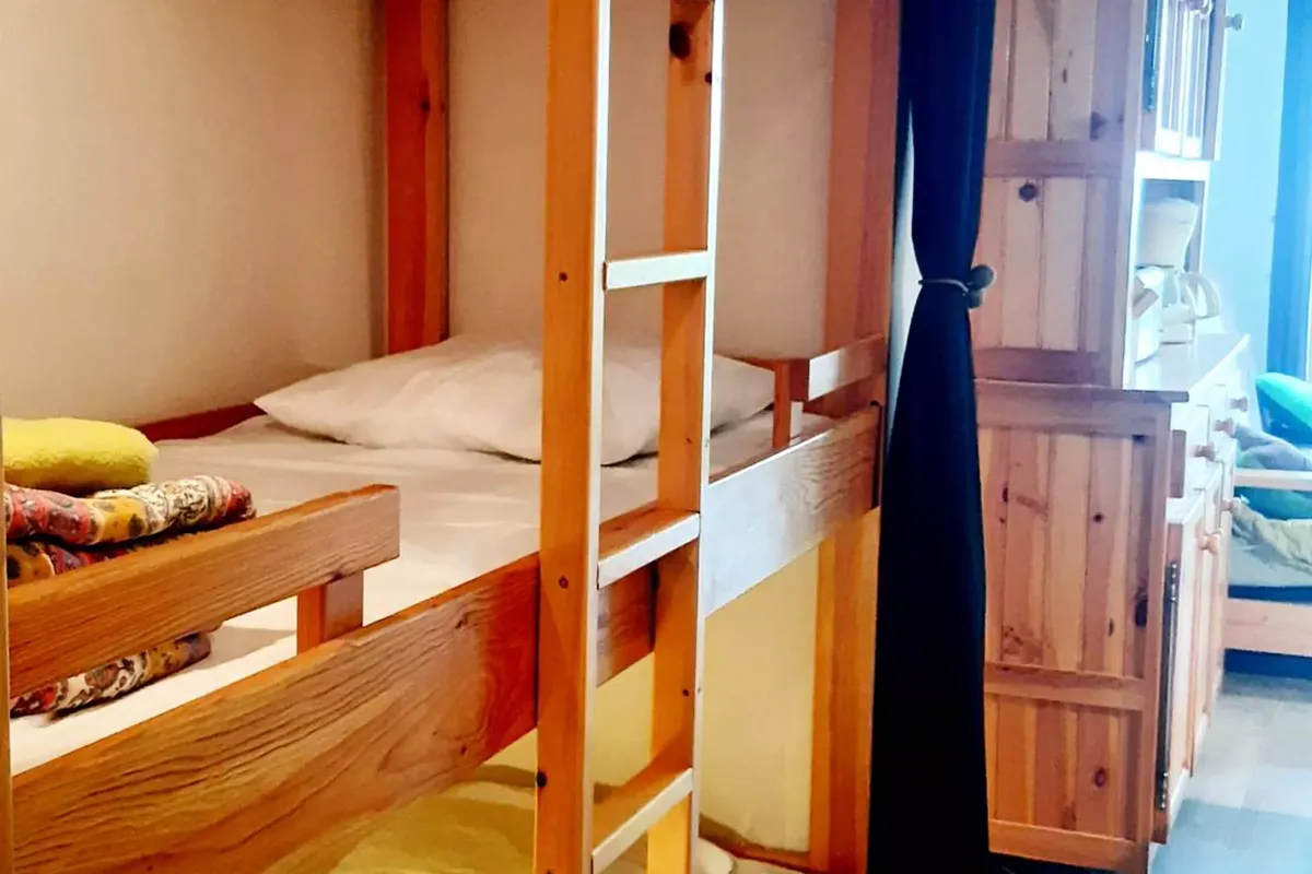 1 Pièce 5 Personnes