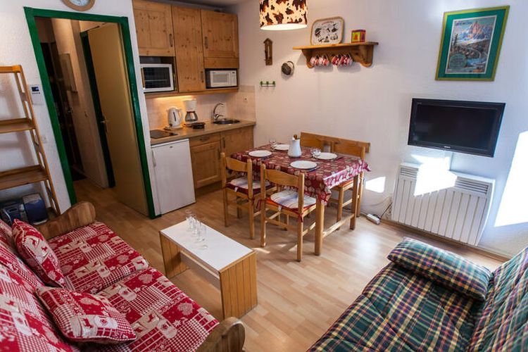 1 Pièce 4 Personnes