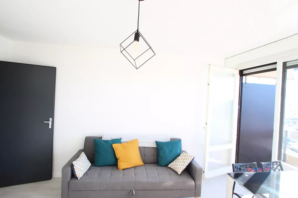 1 Pièce 4 Personnes