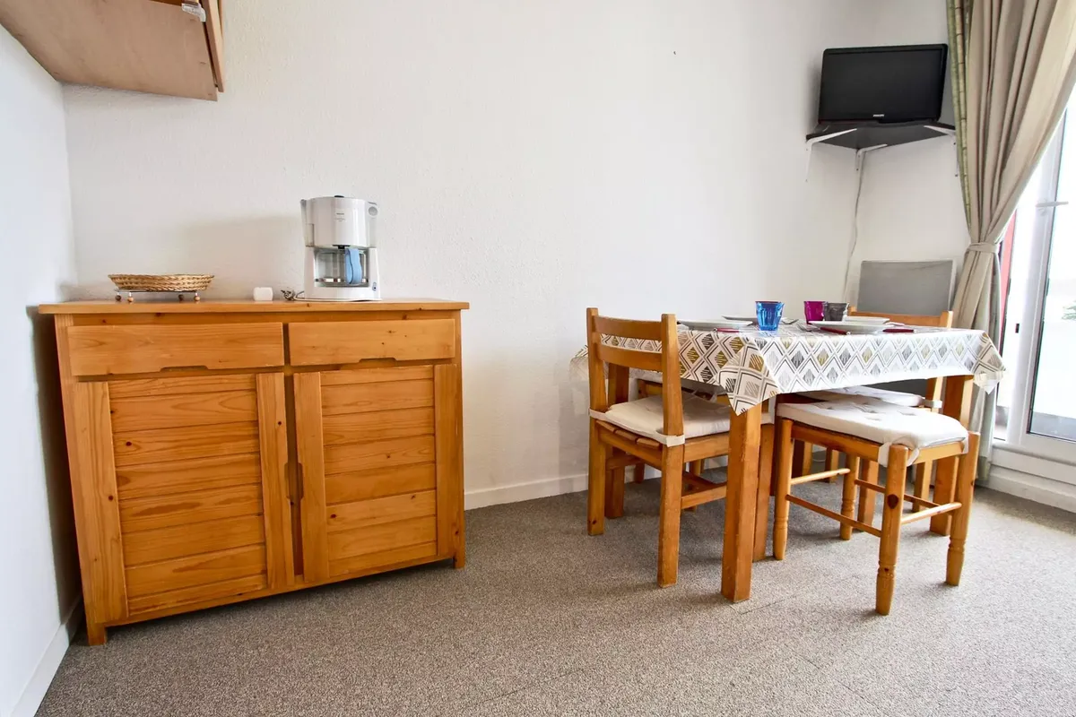 1 Pièce 6 Personnes