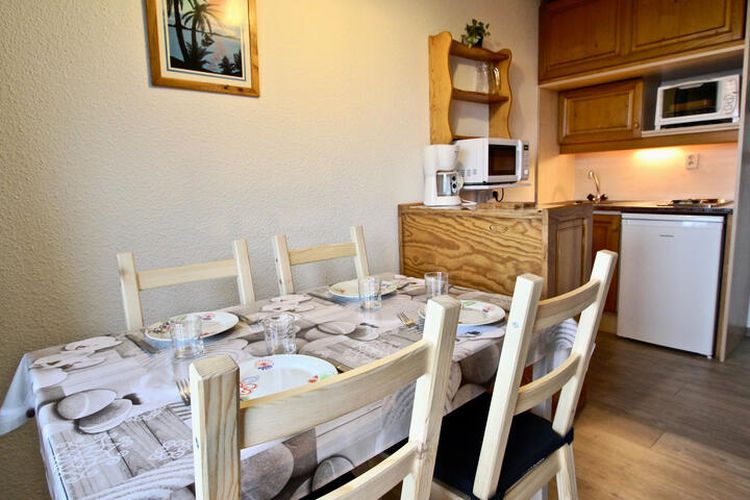 1 Pièce 4 Personnes