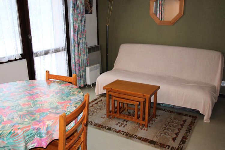 1 Pièce 4 Personnes