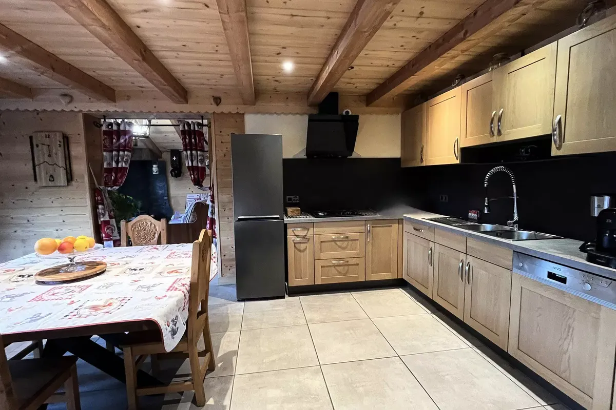 SPACIEUX APPARTEMENT