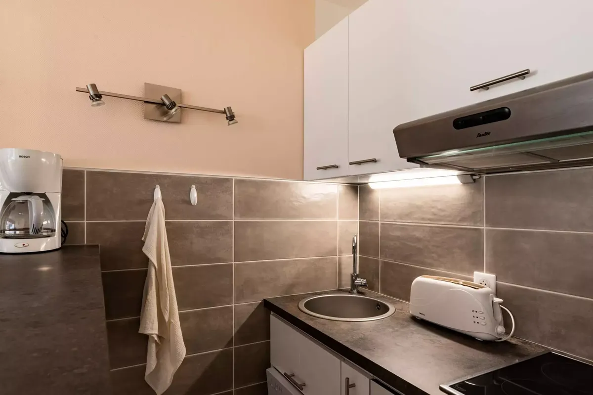 1 Pièce 6 Personnes