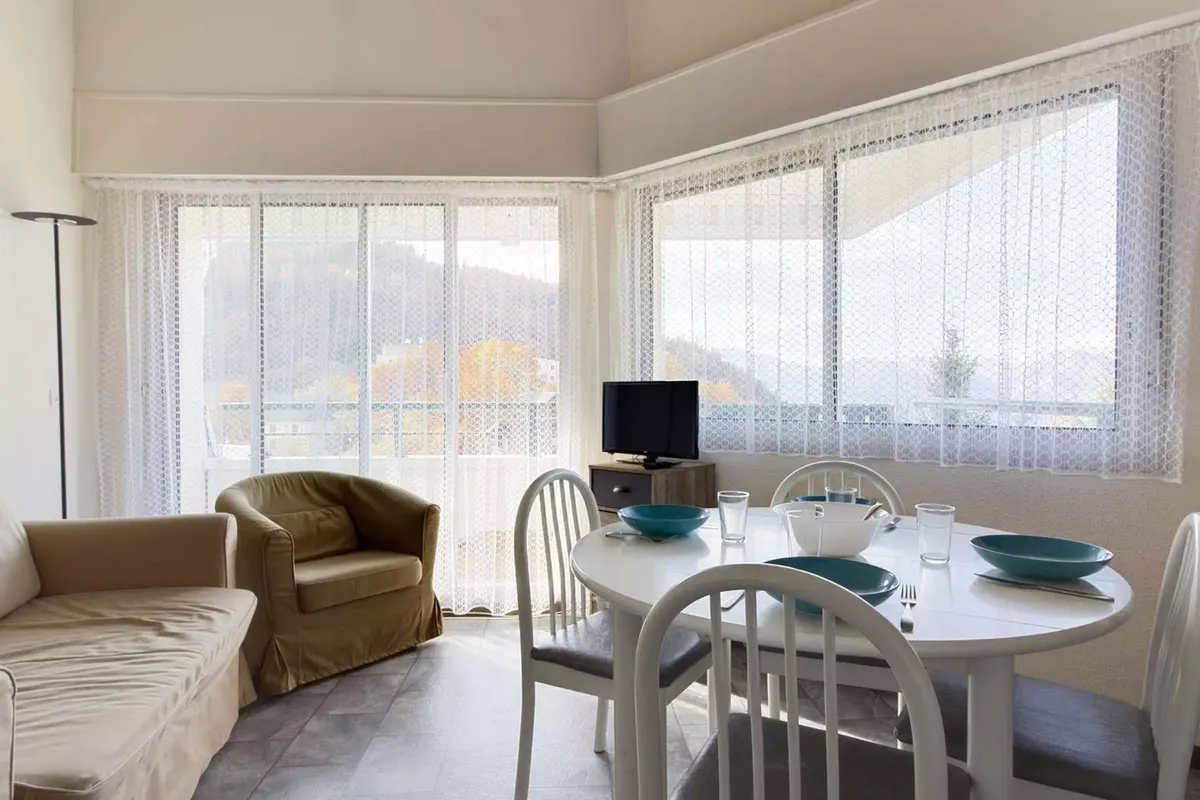 1 Pièce 4 Personnes