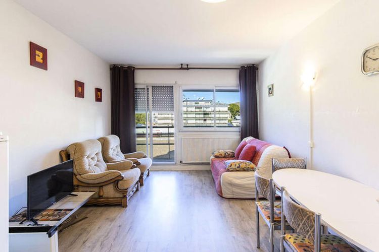 1 Pièce 6 Personnes