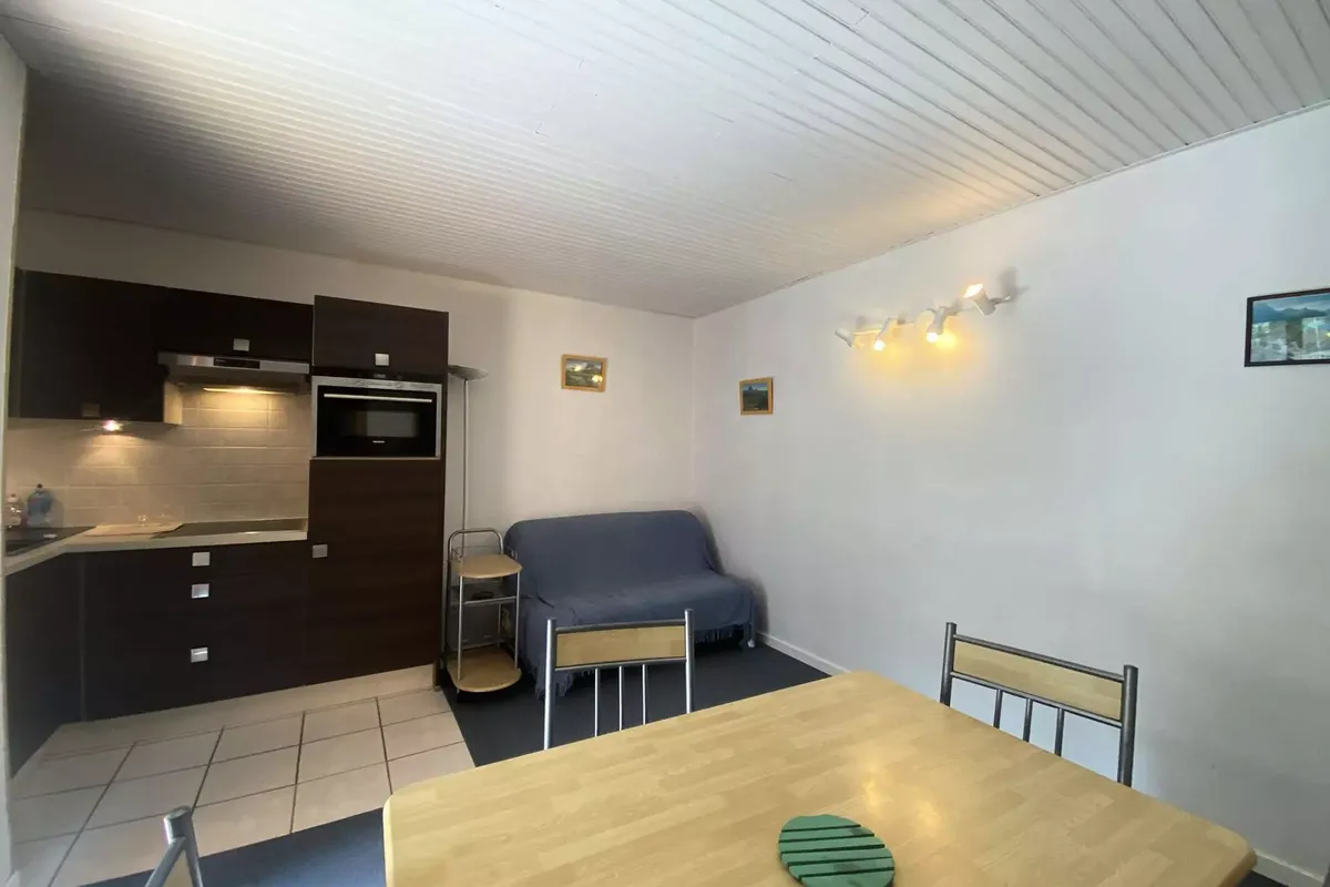 1 Pièce 6 Personnes