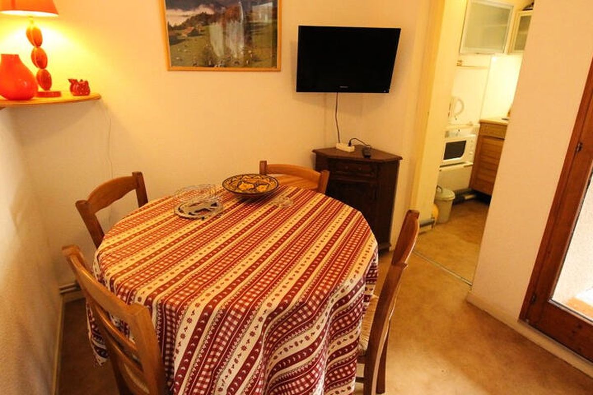 1 Pièce 4 Personnes