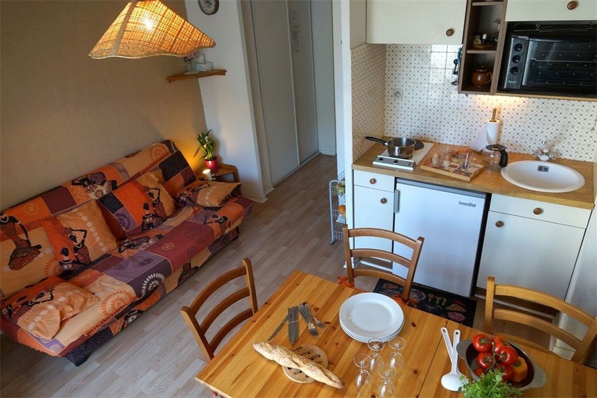 LUCHON 2 PIECES EN RDC AVEC JARDINET ET PARKING - Sacaron 1