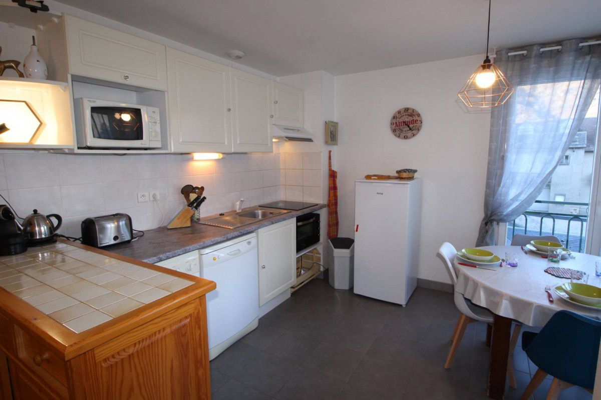 LUCHON PROCHE THERMES - 3 PIECES POUR 6 PERS. - PARKING - Hotel des bains