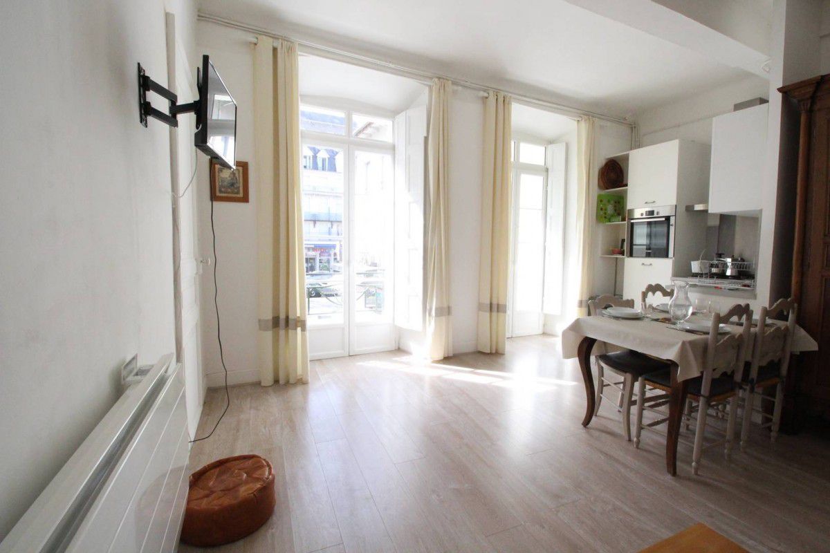 LUCHON T2 POUR 4 PERS. PLEIN CENTRE VILLE  PARKING - Pardeilhan