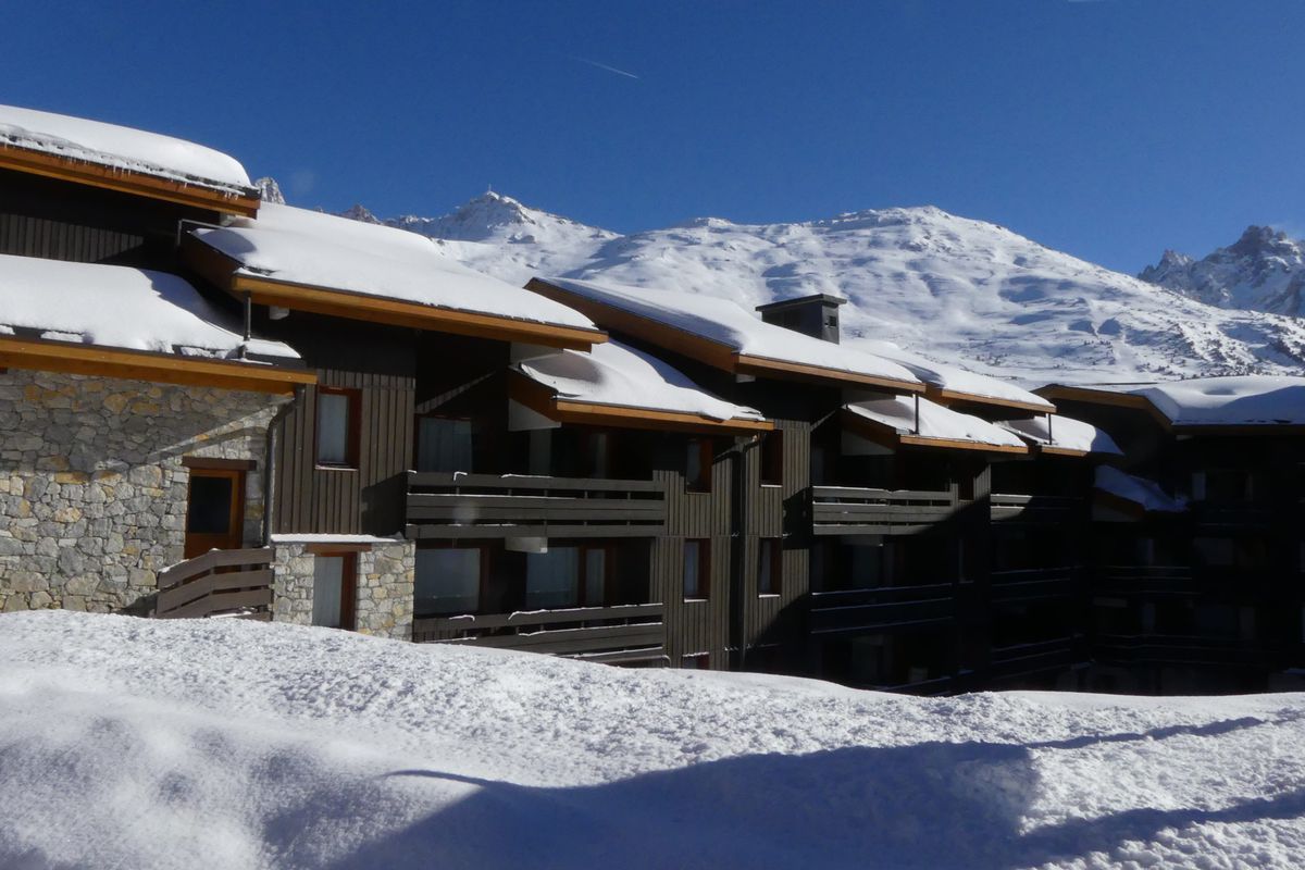 CHARMANT 2 PIECES SUR LES PISTES ET PROCHE DES COMMERCES
