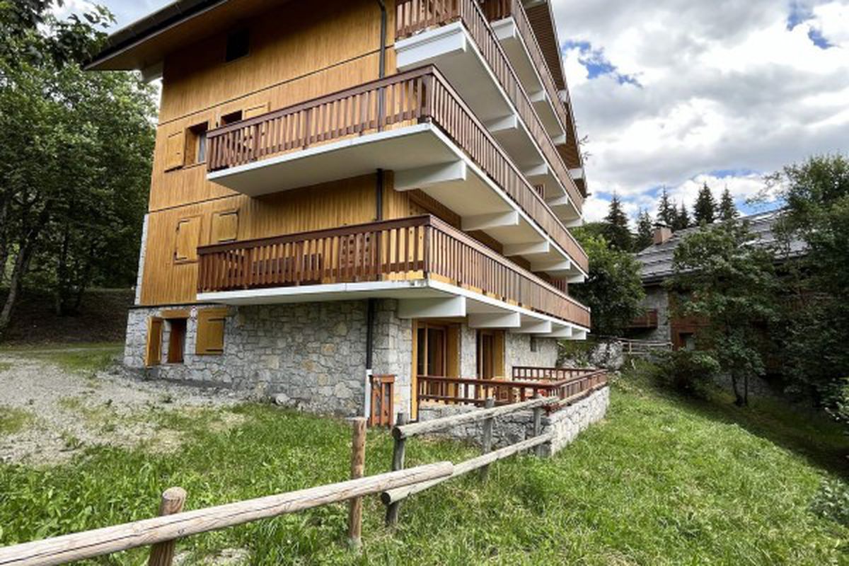 Appartement fonctionnel et chaleureux · Proche des pistes et commerces · Vue montagne
