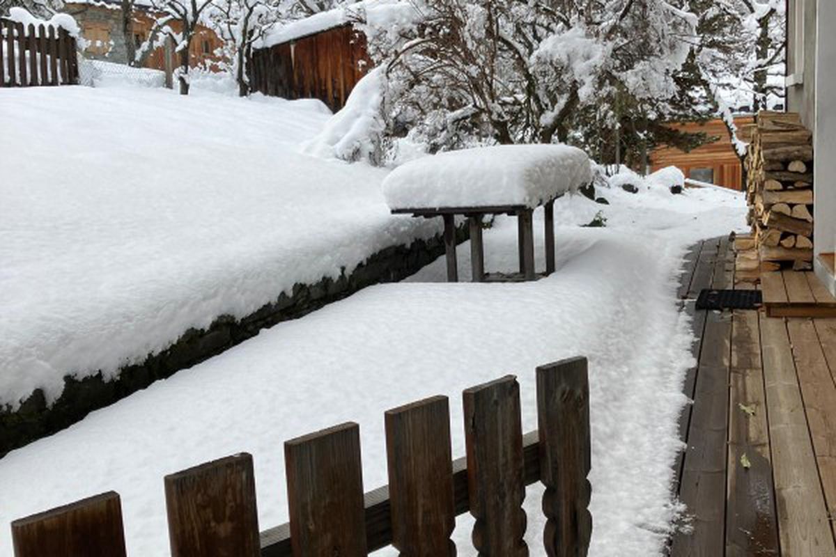 Chalet rénové et chaleureux · Cheminée · Calme · Parking