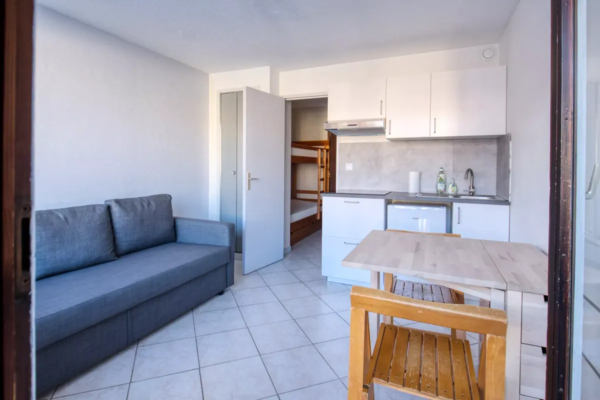 1 Pièce 4 Personnes