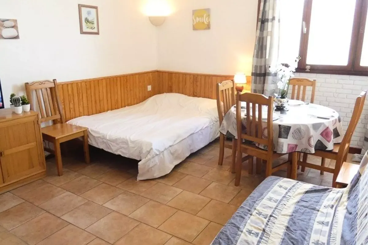 1 Pièce 4 Personnes