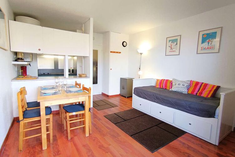 1 Pièce 4 Personnes