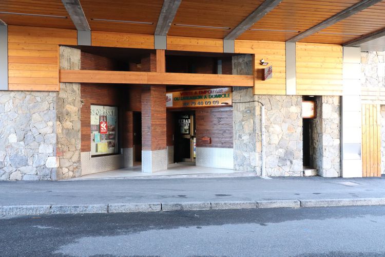 Appartement lumineux & rénové · Proche des pistes et des commerces · Balcon