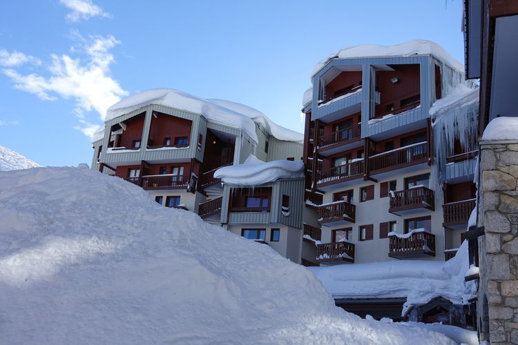 Appartement confortable · Départ et retour skis aux pieds · Balcon