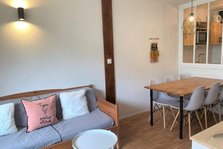 Appartement confortable · Départ et retour skis aux pieds · Balcon