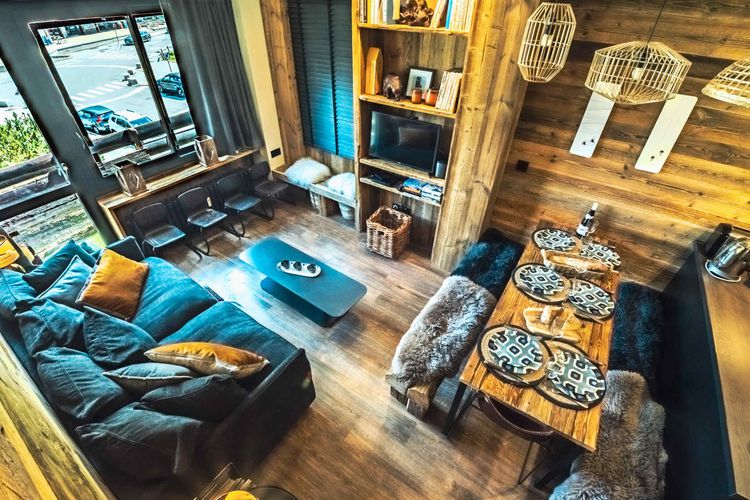 Duplex entièrement rénové · Proche des pistes et des commerces · Balcon