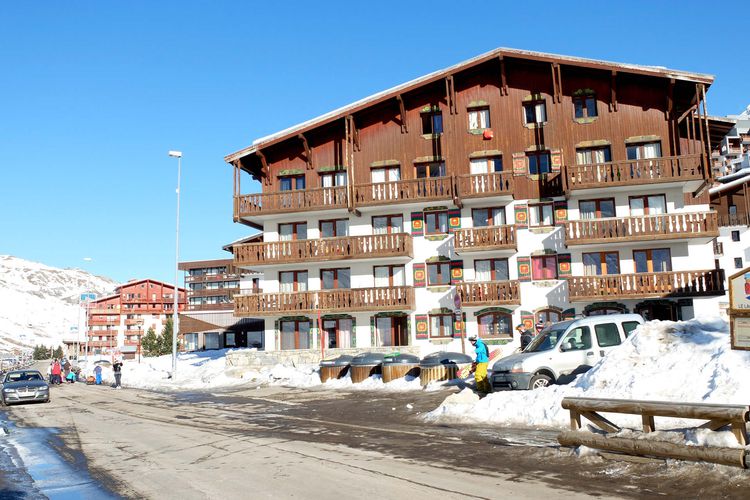 Studio · Proches des pistes et commerces · Balcon