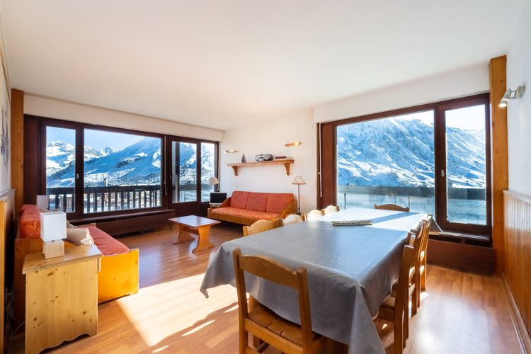 Appartement spacieux avec balcon · Skis aux pieds