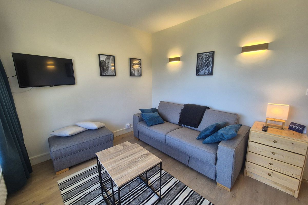 Appartement lumineux · Skis aux pieds · Balcon avec vue montagne