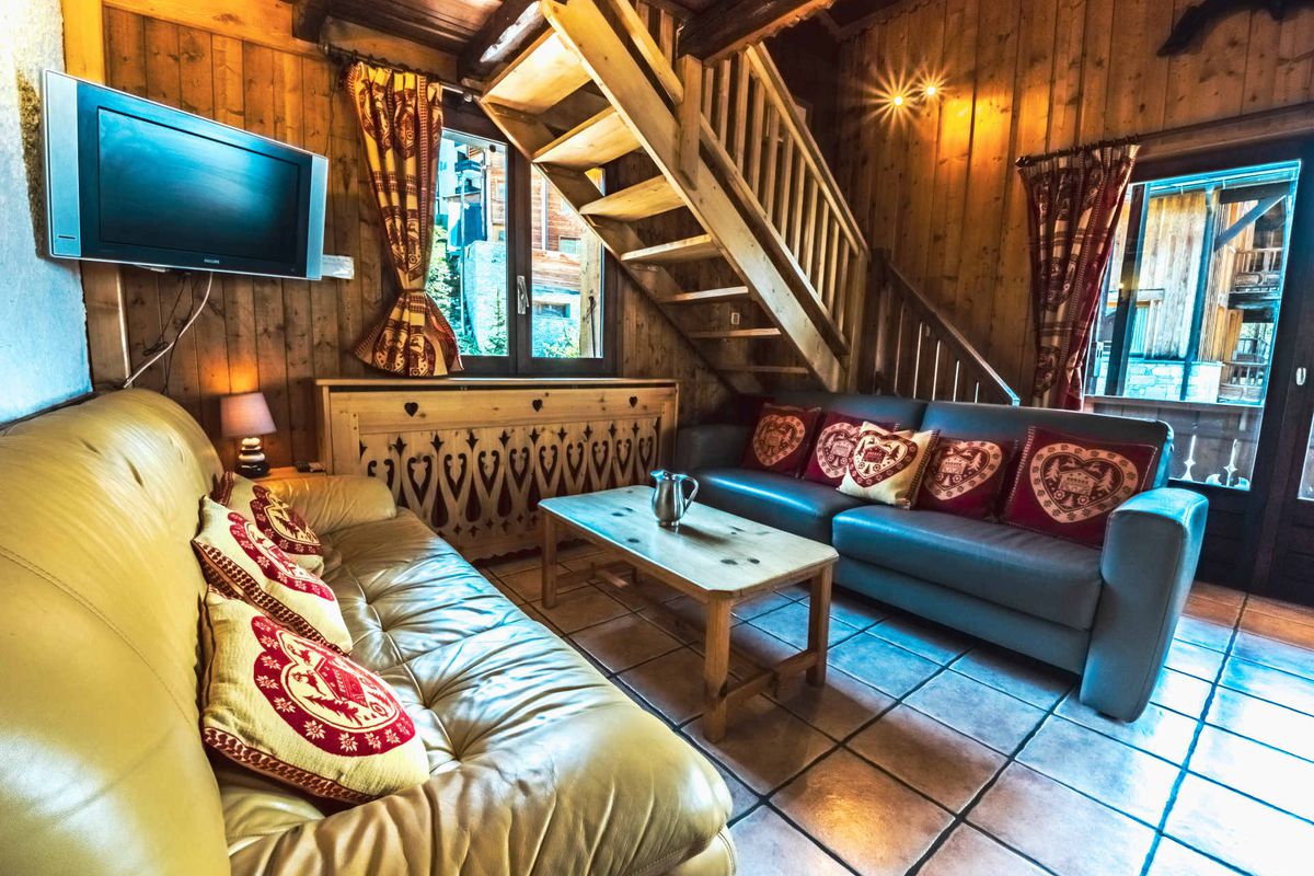 Appartement dans un chalet savoyard · Proche des pistes · Balcon - Chalet neves