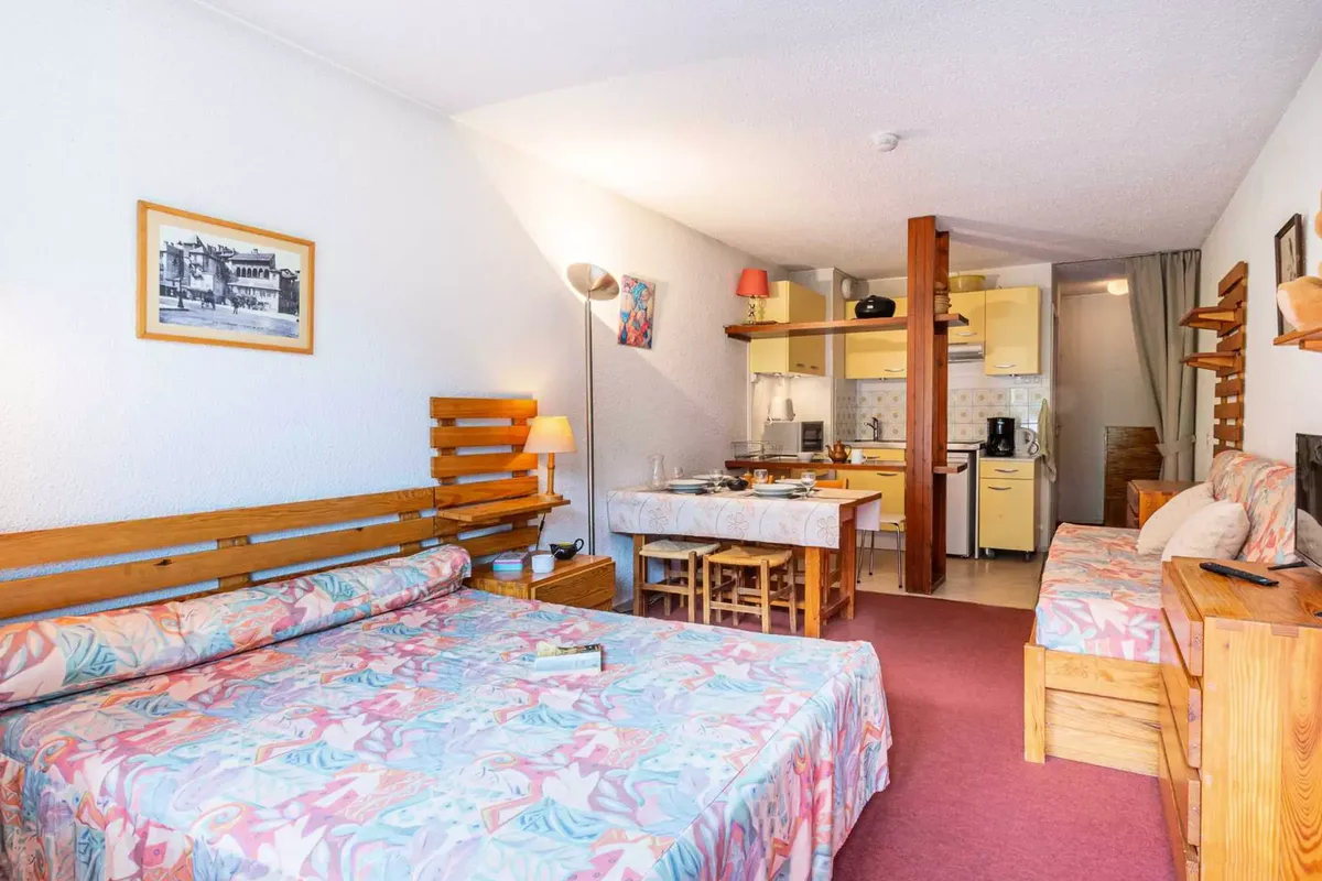 1 Pièce 4 Personnes