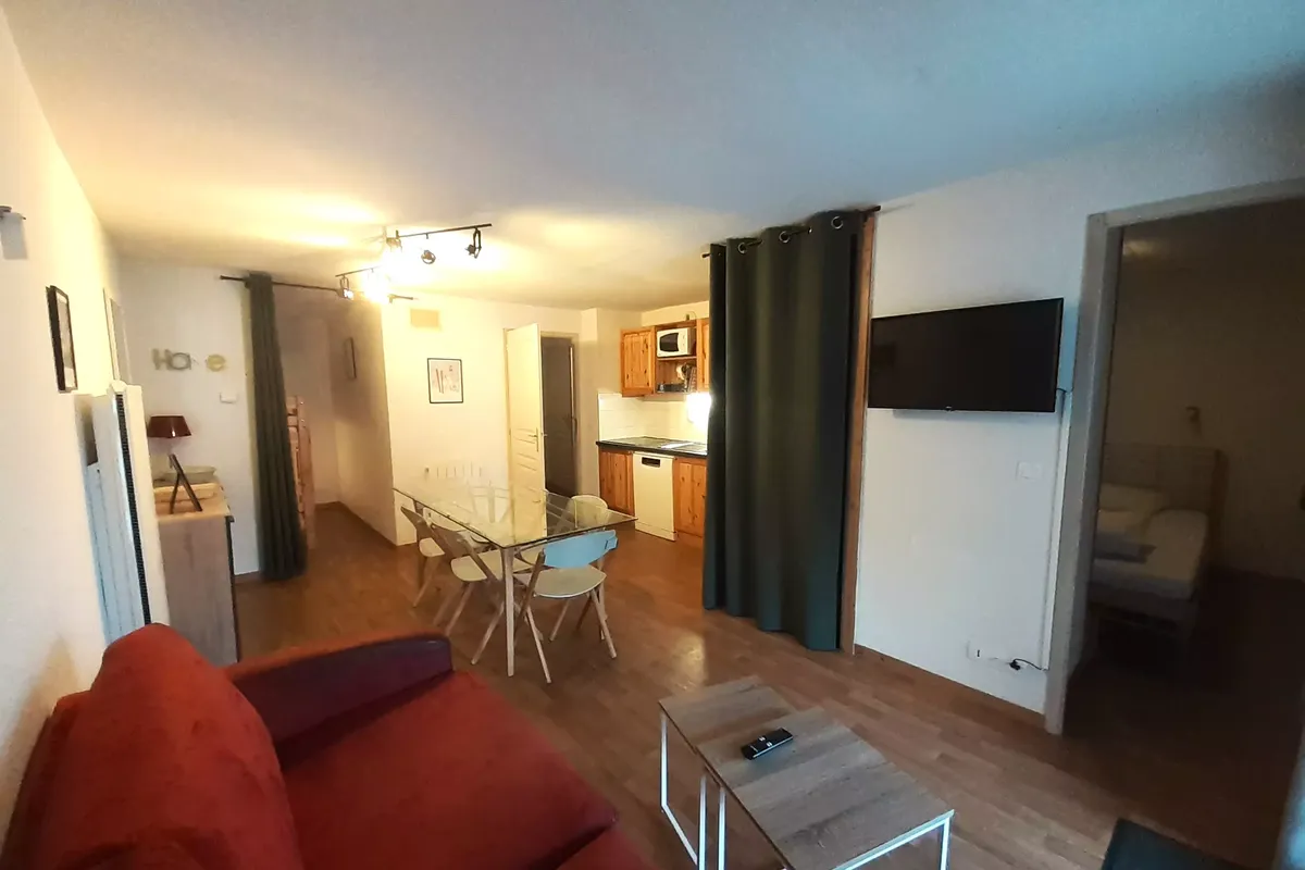 3 Pièces pour 8 Personnes