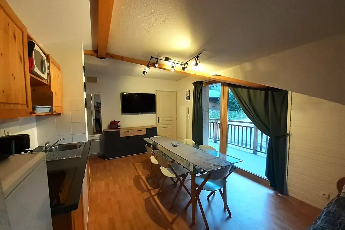 3 Pièces pour 8 Personnes