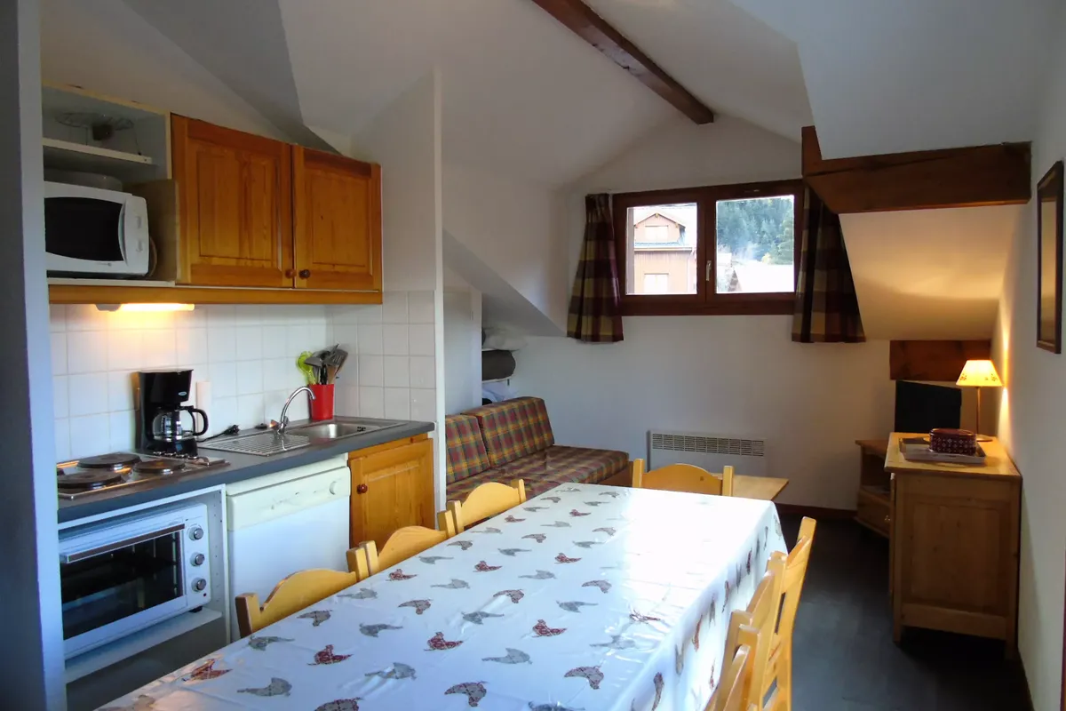 3 Pièces pour 8 Personnes