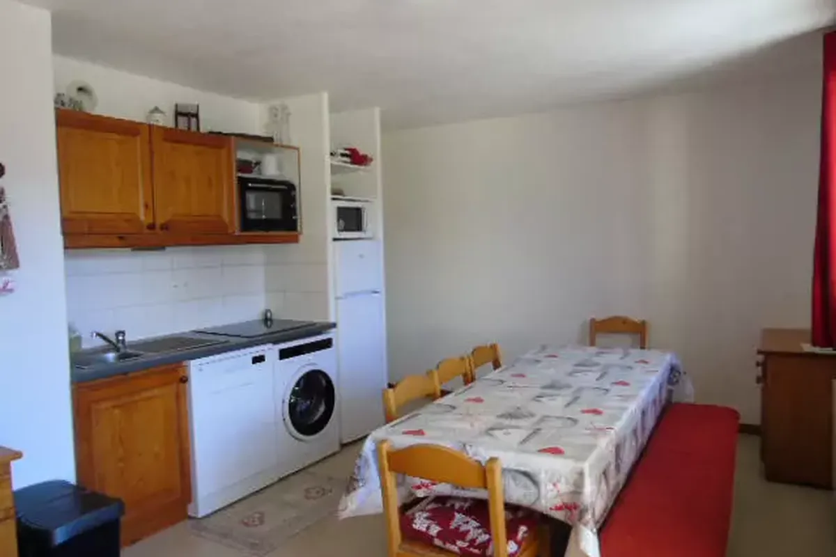 3 Pièces pour 8 Personnes