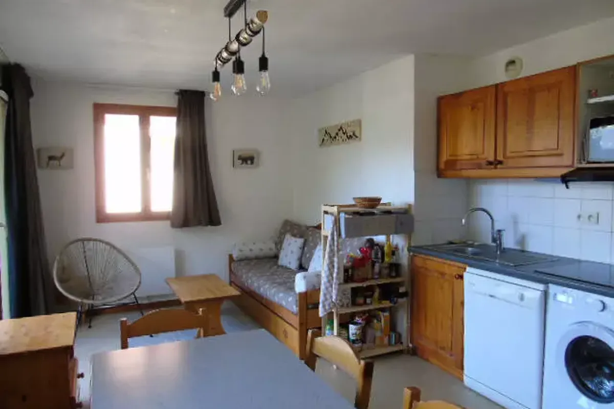 3 Pièces pour 8 Personnes