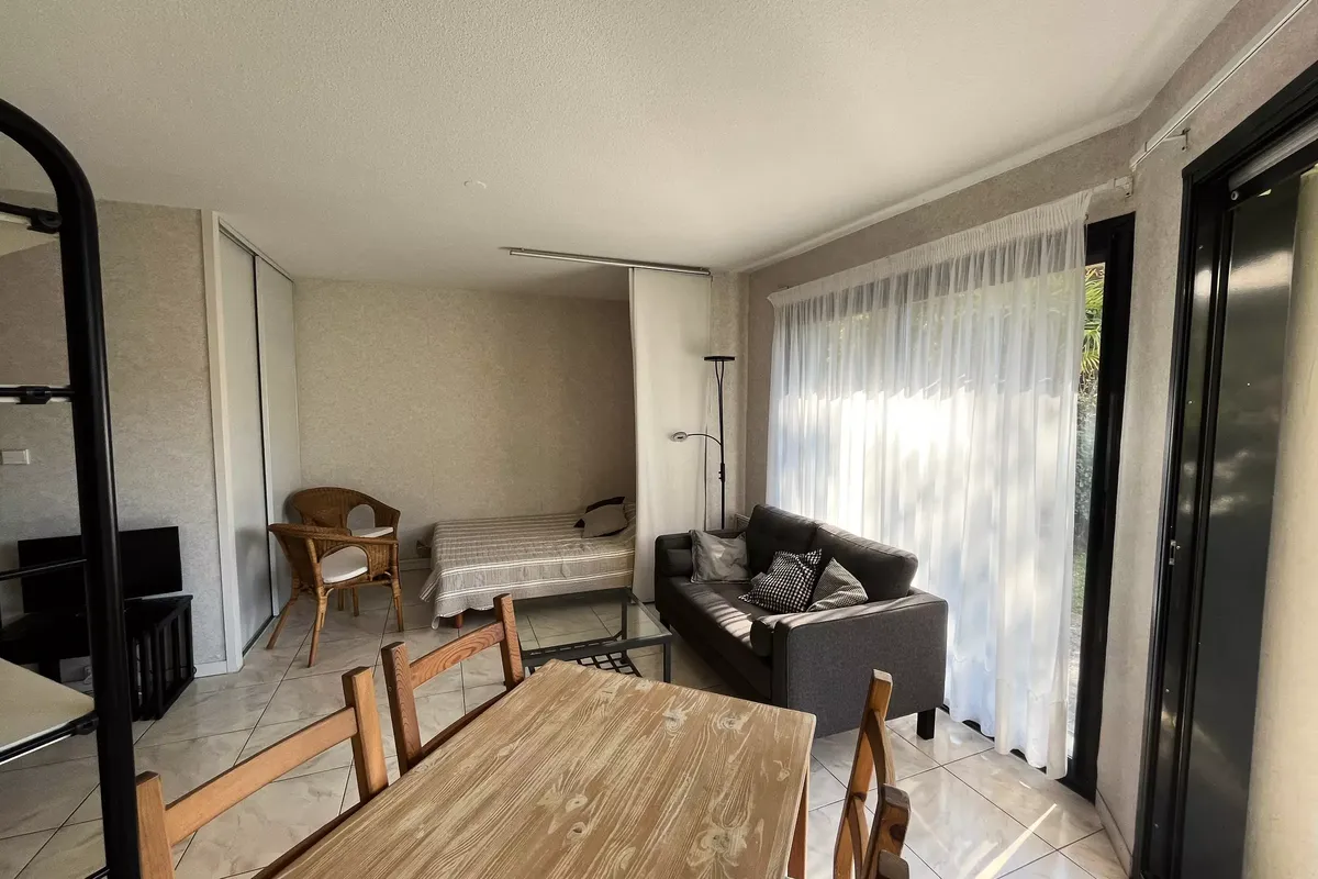 1 Pièce 4 Personnes