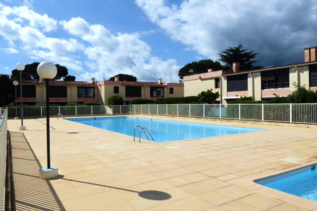 1 Pièce 4 Personnes