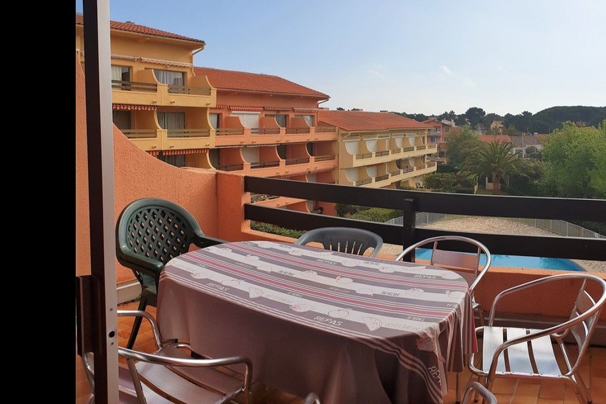 Appartement Mezzanine climatisé spacieux - Résidence  avec piscine - Le pre catalan