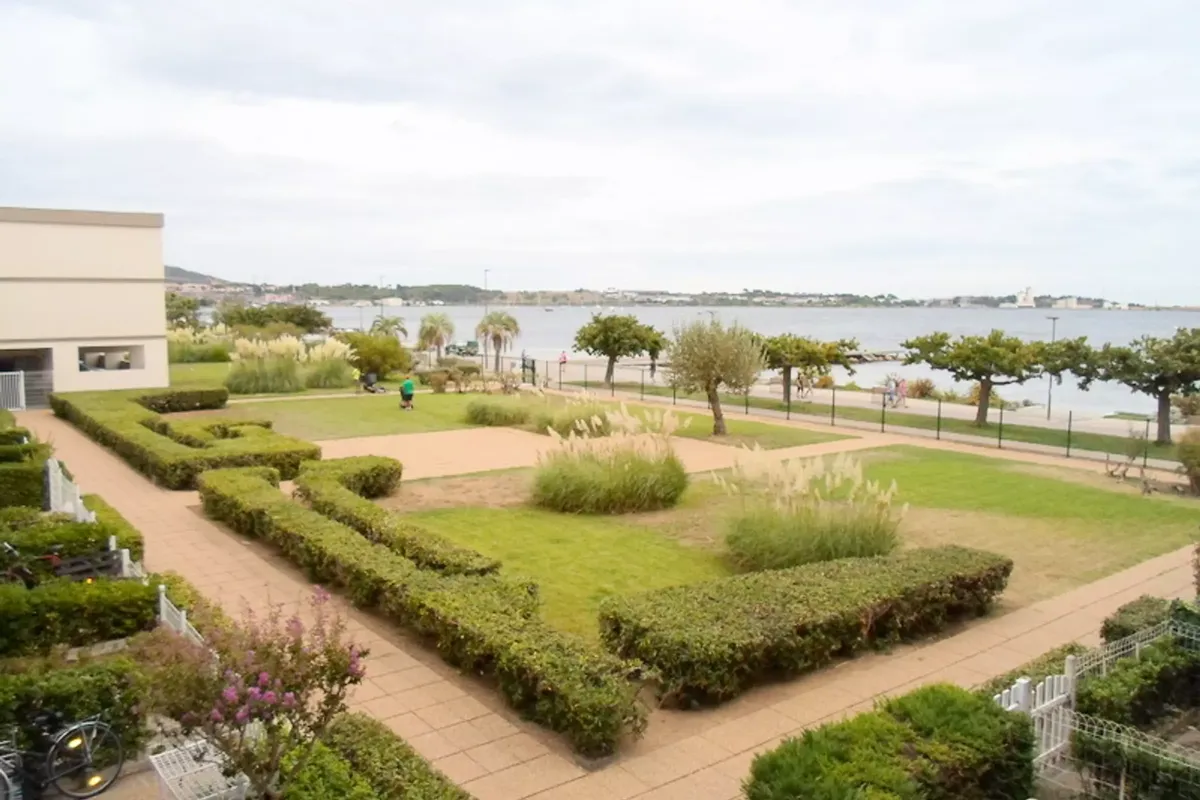 1 Pièce 4 Personnes