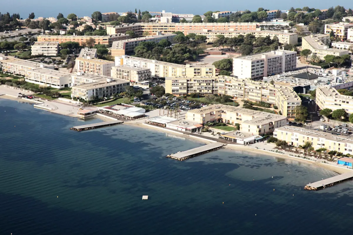 1 Pièce 4 Personnes