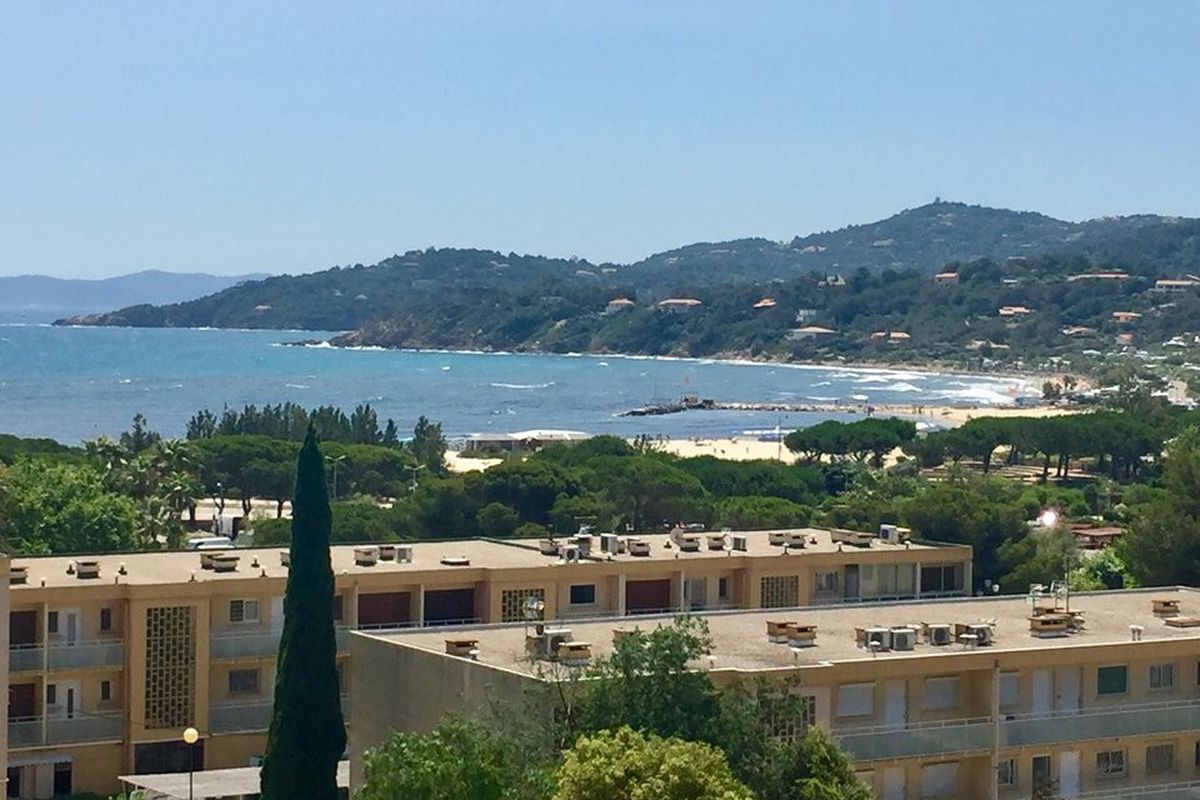 Location 2/3 p. proche du port de Bormes à 300 m de la plage, vue mer - Brise marine