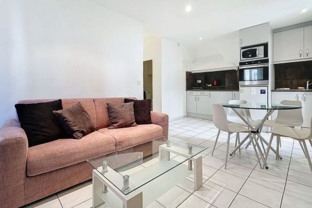 Appartement Central 1 bedroom Riouffe 206 2 mins from Palais