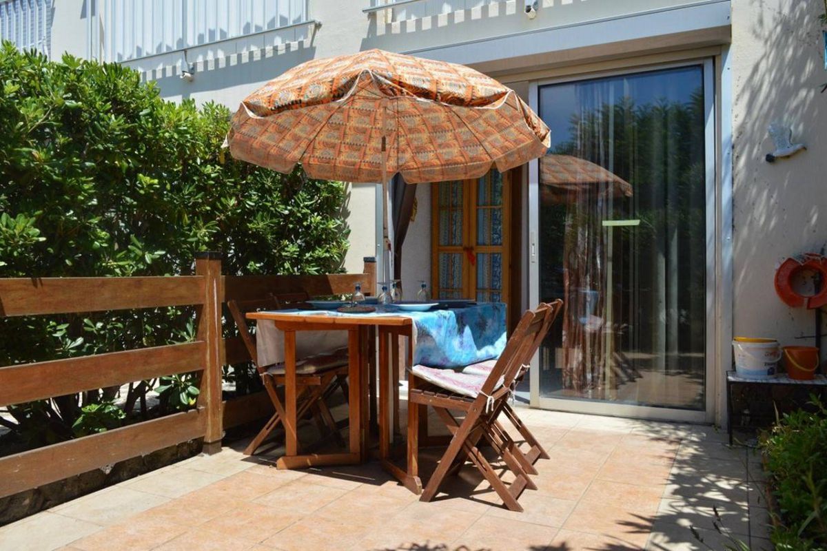 Appt Studio cabine 4 couchages CAP D'AGDE - Peaux rouge