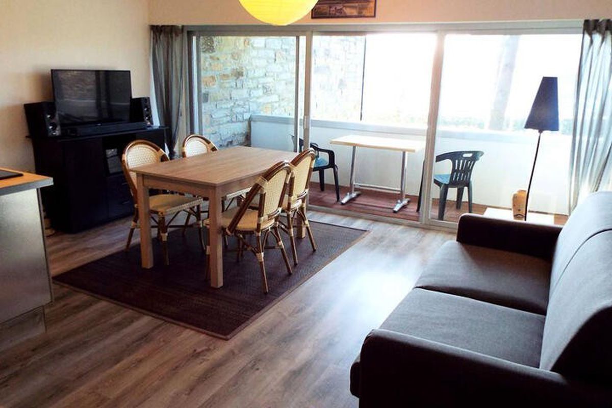 1 Pièce 4 Personnes