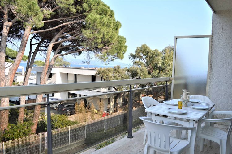 STUDIO 4 COUCHAGES À CAVALAIRE - De la plage