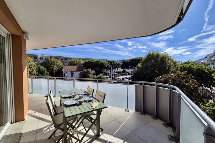 APPARTEMENT 4 PIÈCES 6 COUCHAGES CAVALAIRE SUR MER - Eden blue