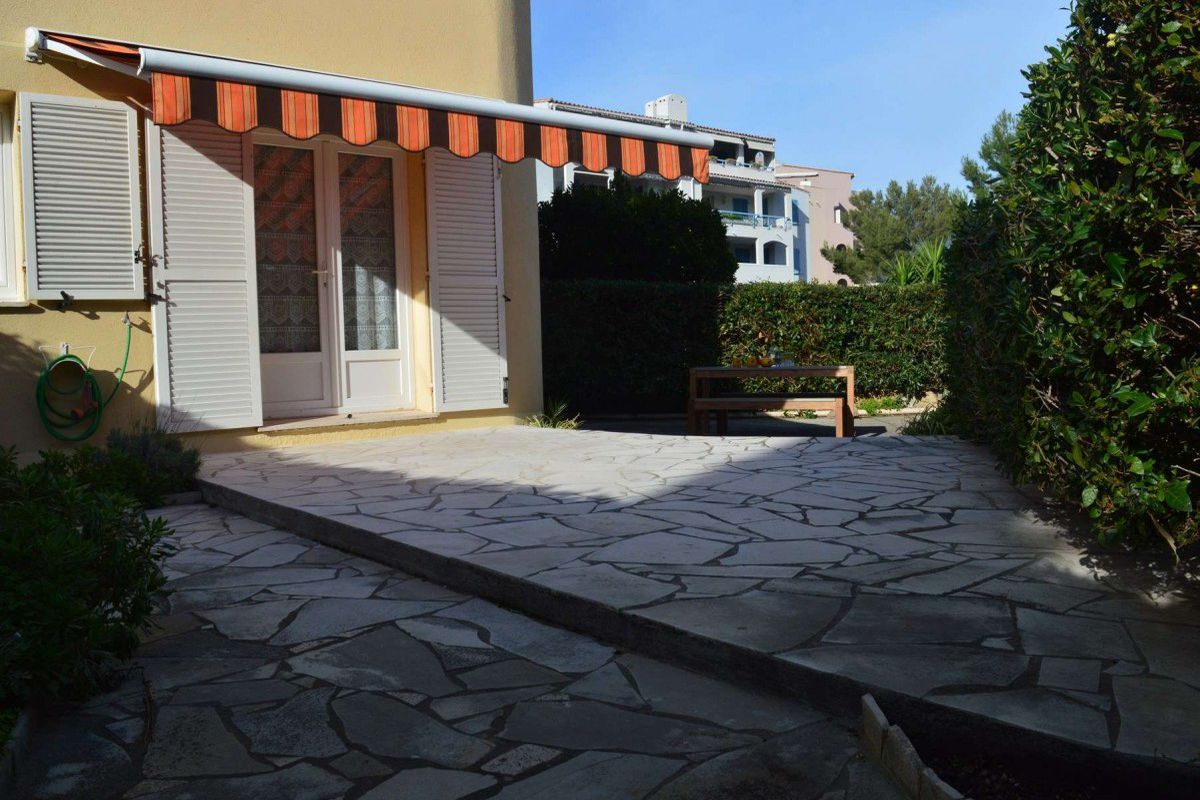 APPARTEMENT 2 PIECES 4 COUCHAGES AU REZ DE JARDIN A CAVALAIRE - Porto di mar i